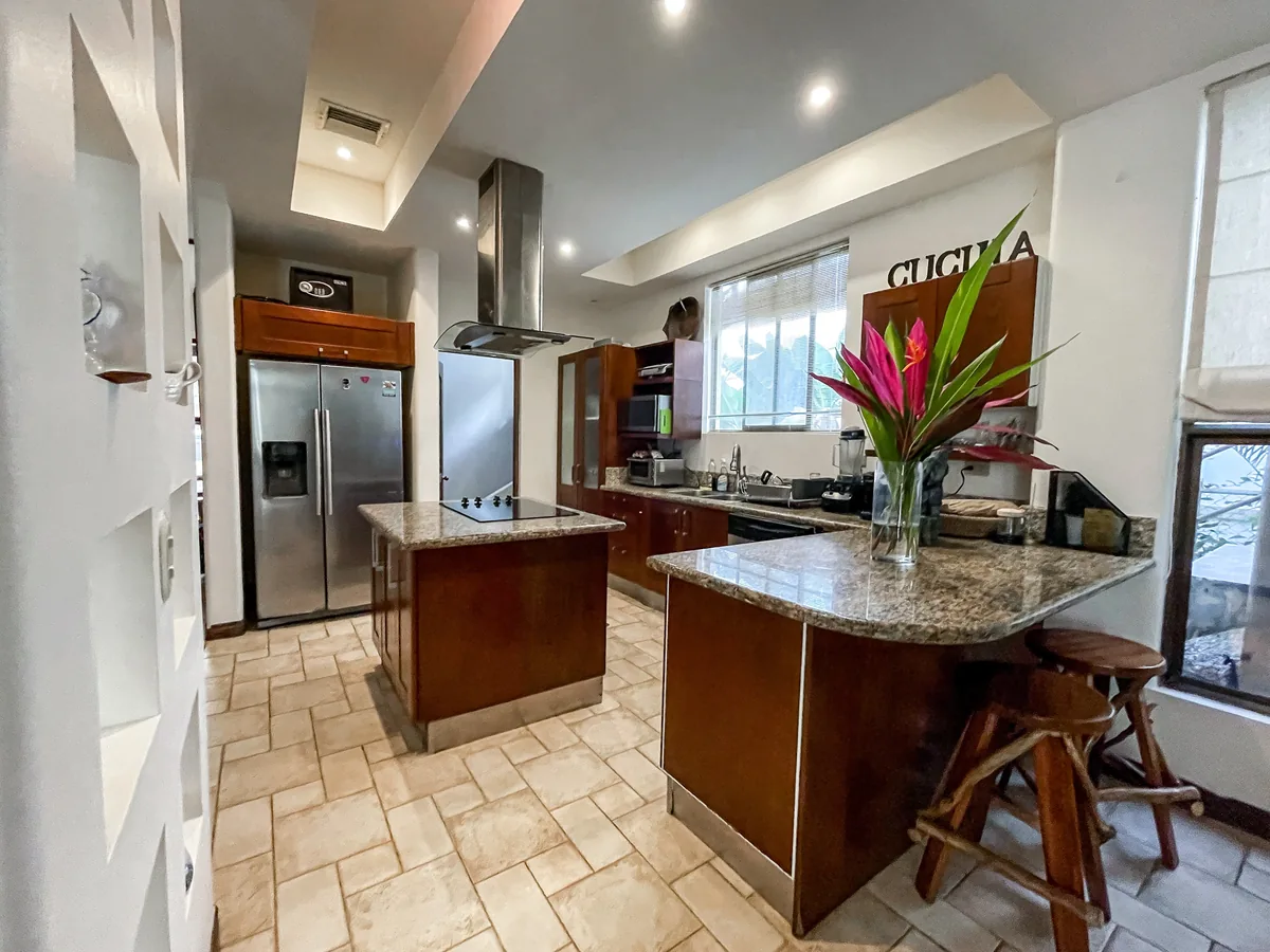 Private Pool Two-Bedroom – kitchen 01
