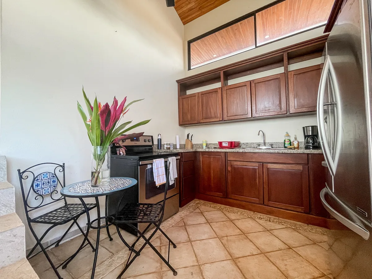 Ocean-View Penthouse – kitchen 01