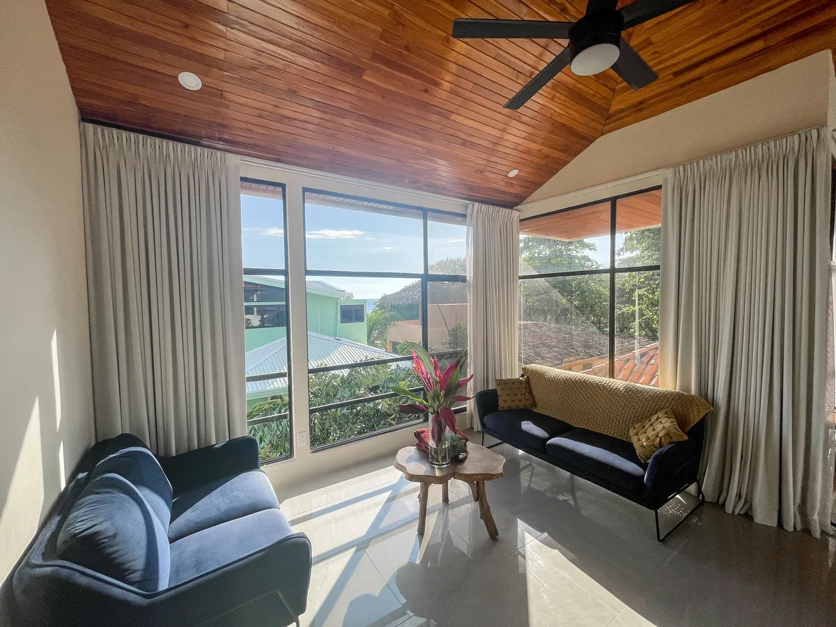 Ocean-View Penthouse – living room 02