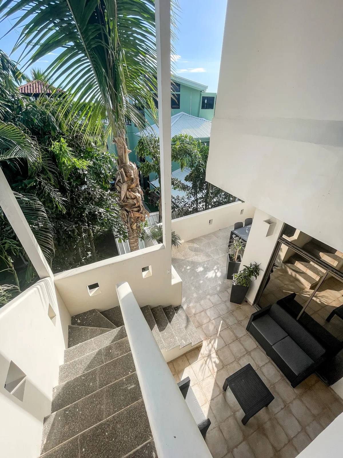 Ocean-View Penthouse – patio stairs 01